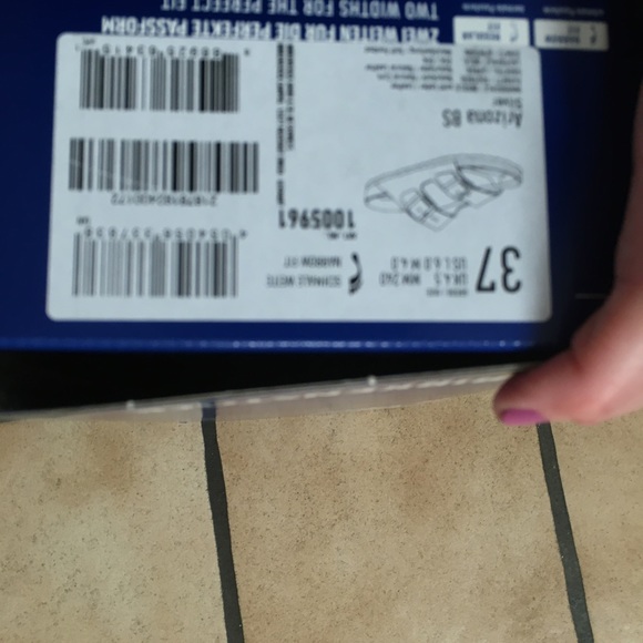 Birkenstock Arizona Silver EUC 37 LOW BALL OFFERS DECLINED $85 IS THE PRICE - Picture 4 of 4